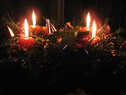 A group of candles in a wreath
AI-generated content may be incorrect.