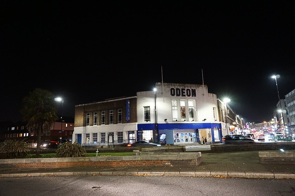 A building with a parking lot at night

AI-generated content may be incorrect.